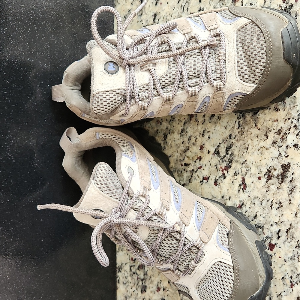 Merrell Moab 2 Women's Sz 8.5 Hiking Shoes